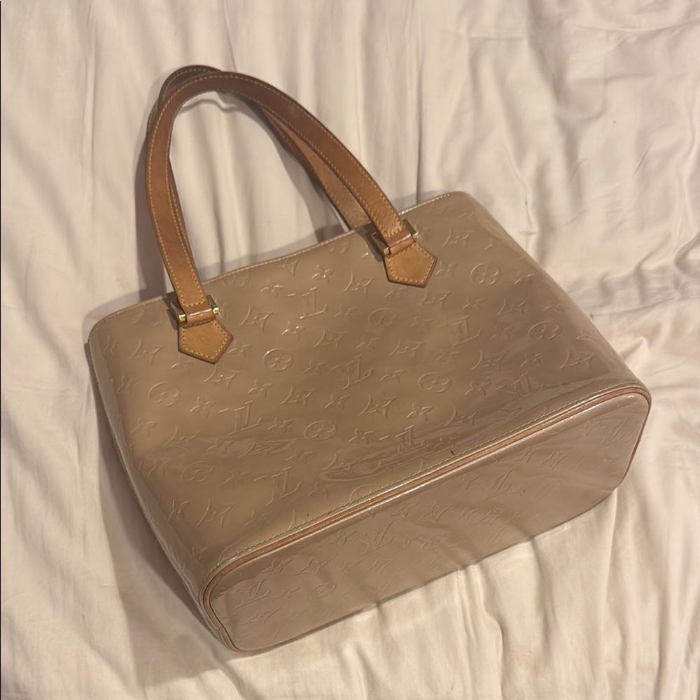 Louis Vuitton Beige Monogram Vernis Tote
